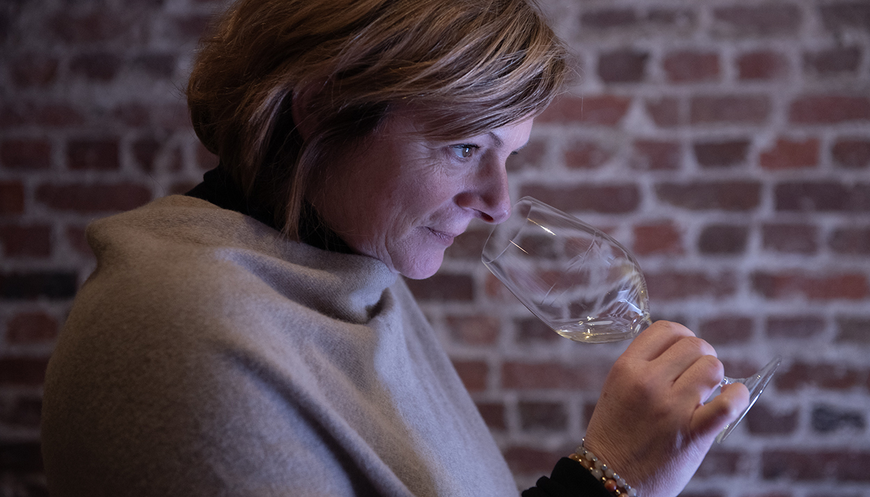 Givenchy White Couture Seam sweatshirt with embroidered logo – Allure  Absolue, image size:1250x714