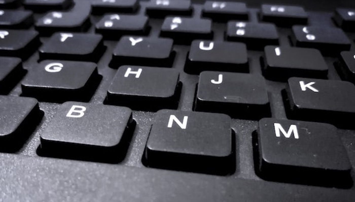 Computer keyboard wine-writing competition