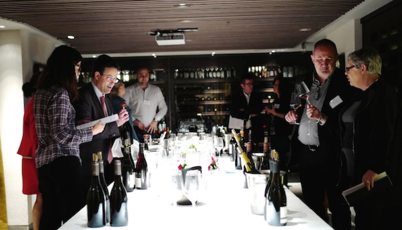Marques and Coop cooperateurs at the tasting at Quilon Indian restaurant in the Taj Hotel