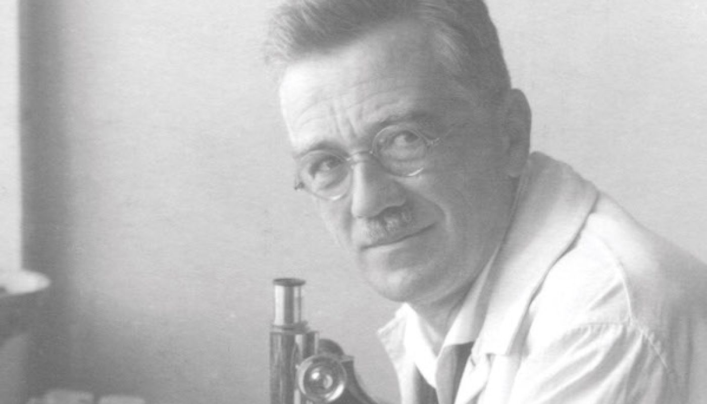 Cropped version of the Professor Zweigelt portrait in his lab