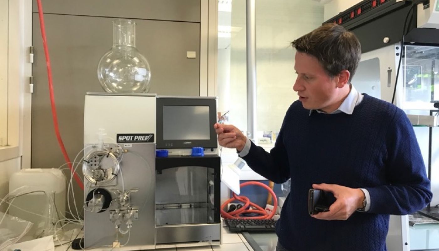 Axel Marchal in the ISVV lab