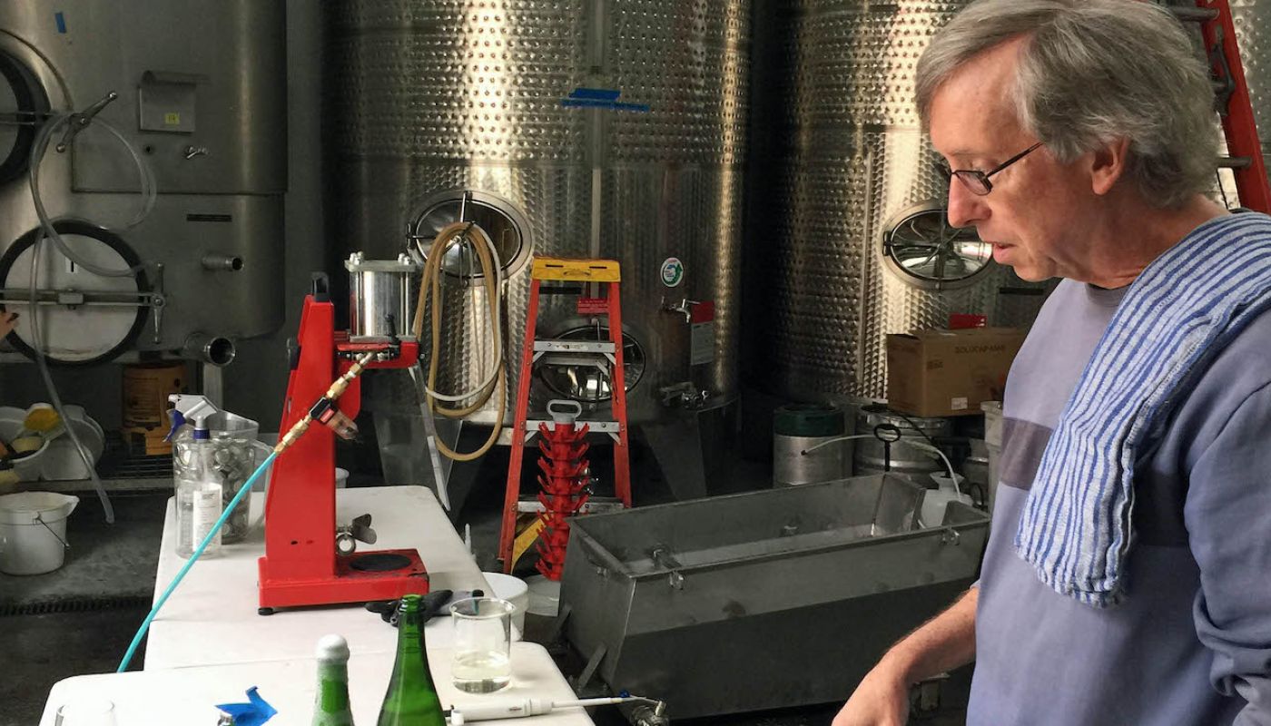 Ken Zinns bottling pet-nat at Broc Cellars