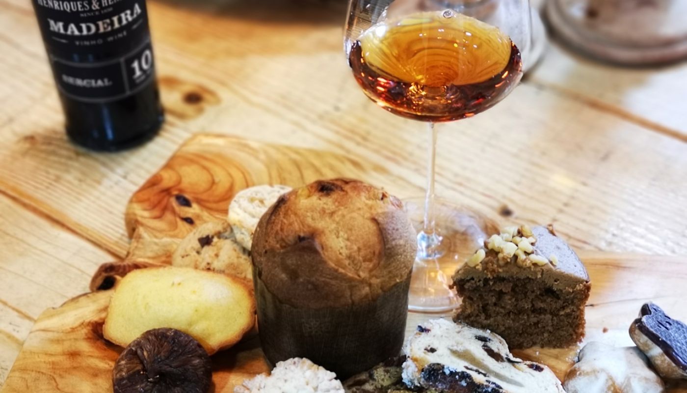 Henriques e Henriques 10 YO Sercial madeira and cakes sweet stuff