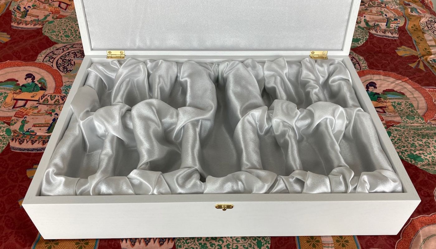 Sample box from UK wine merchant Oeno