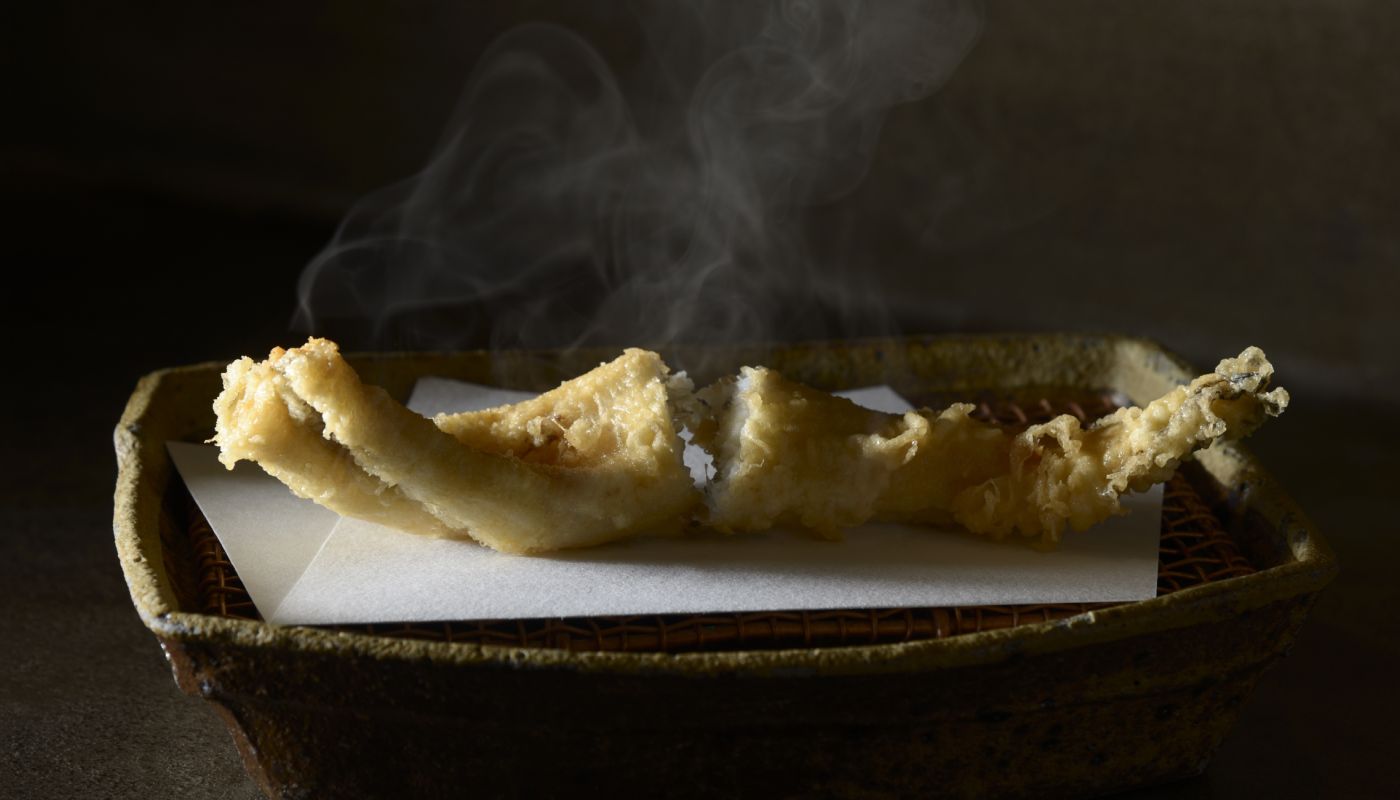 Steaming freshly cooked tempura at Mikawa in Tokyo