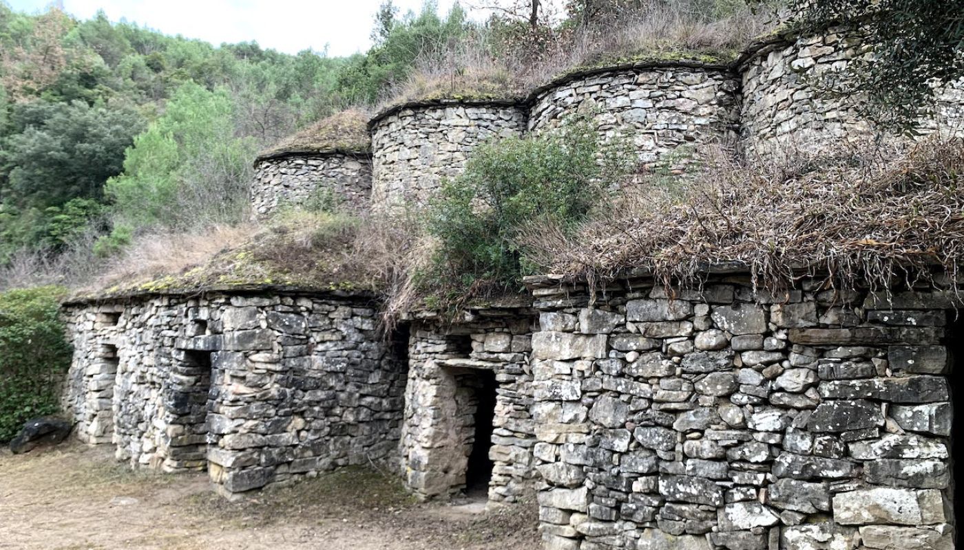 Pla del Bages piedra seca drystone cellars