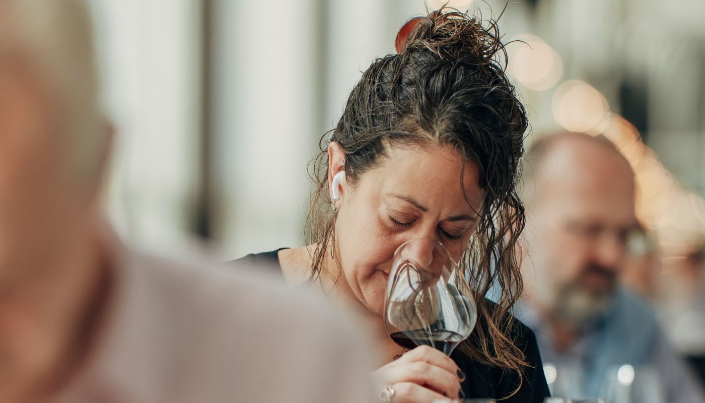 Paula Sidore tasting red GGs in Wiesbaden 2021 courtesy VDP copyright Peter Bender