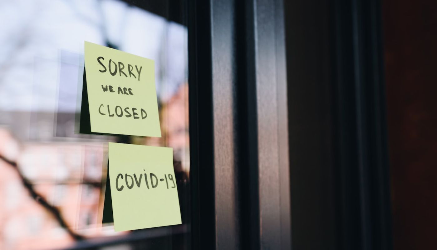 Closed restaurant sign