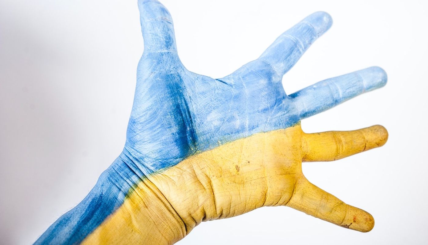 Hand painted in Ukraine colours by Elena Mozhilo from Unsplash