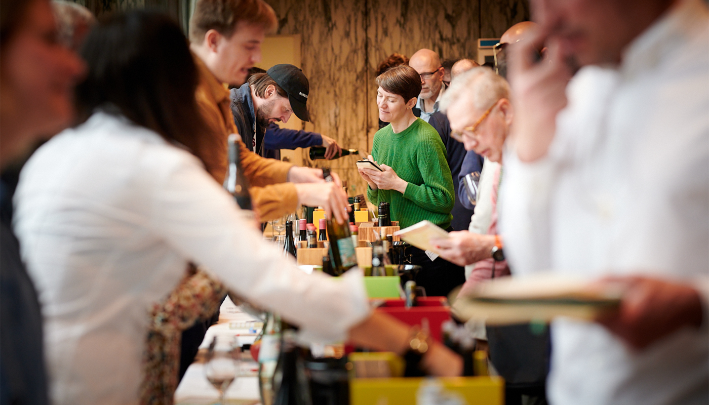 Tasters gathers at the Signature Wine Show pre-Prowein