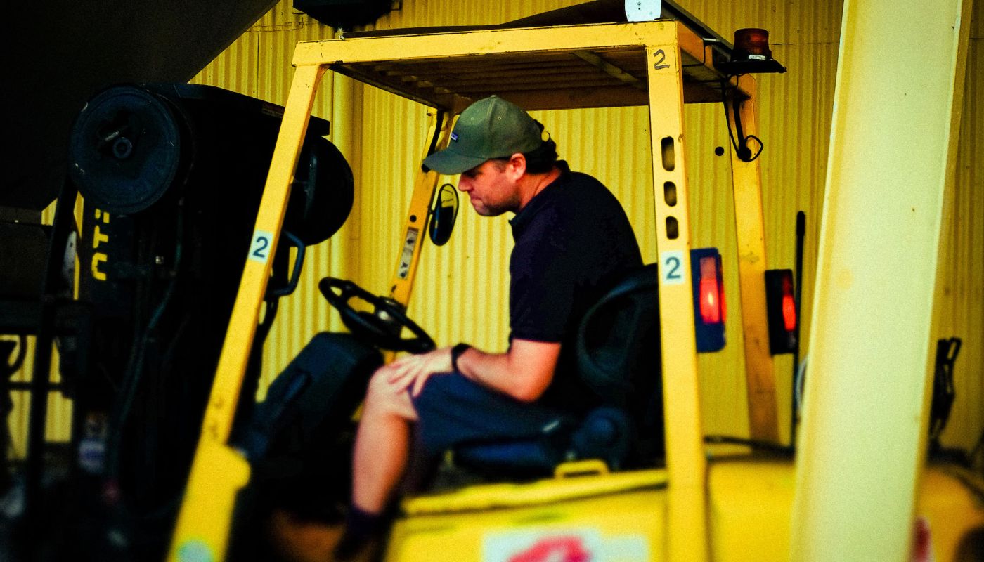 Chris Tyrrell loading Chardonnay for Vat47 into press