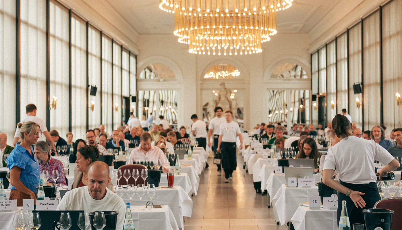 Tasters and wine pourers assembled at the VDP GG tasting in Weisbaden August 2023