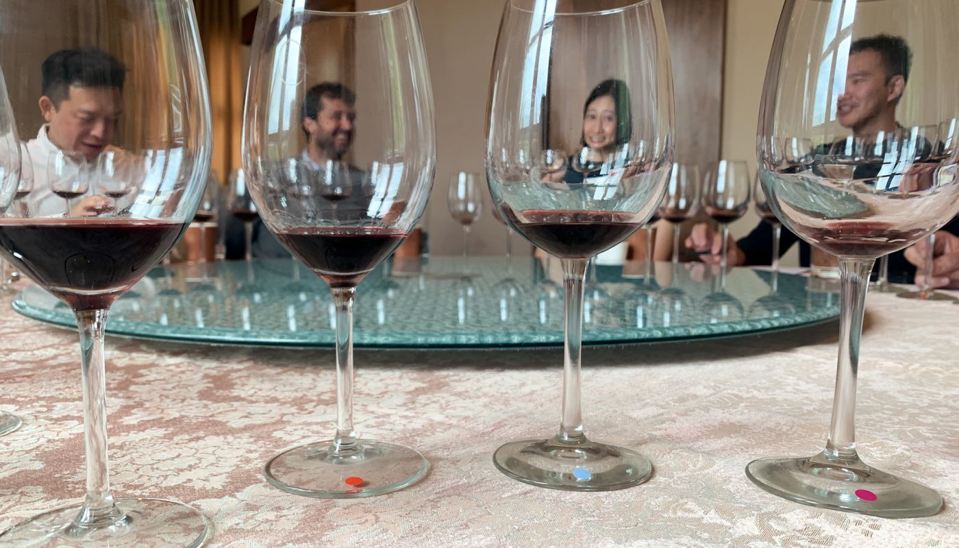 Long Dai tasting with four glasses