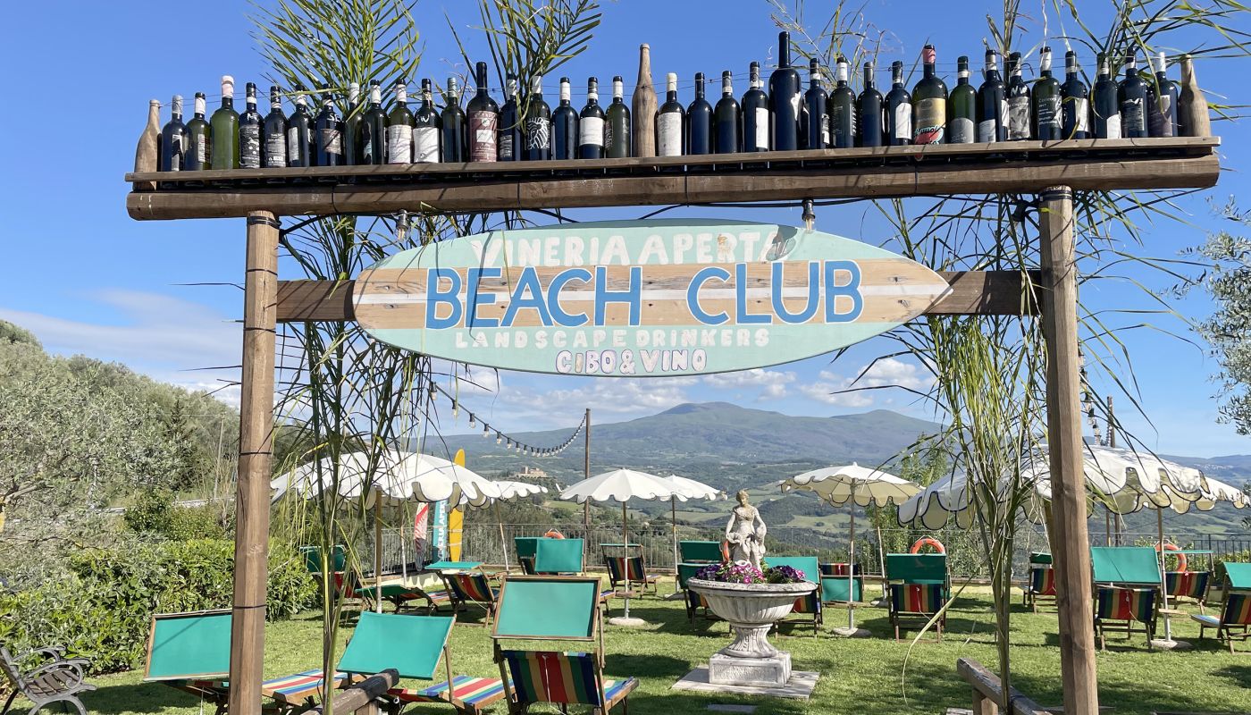 Vineria Aperta Beach Club entrance
