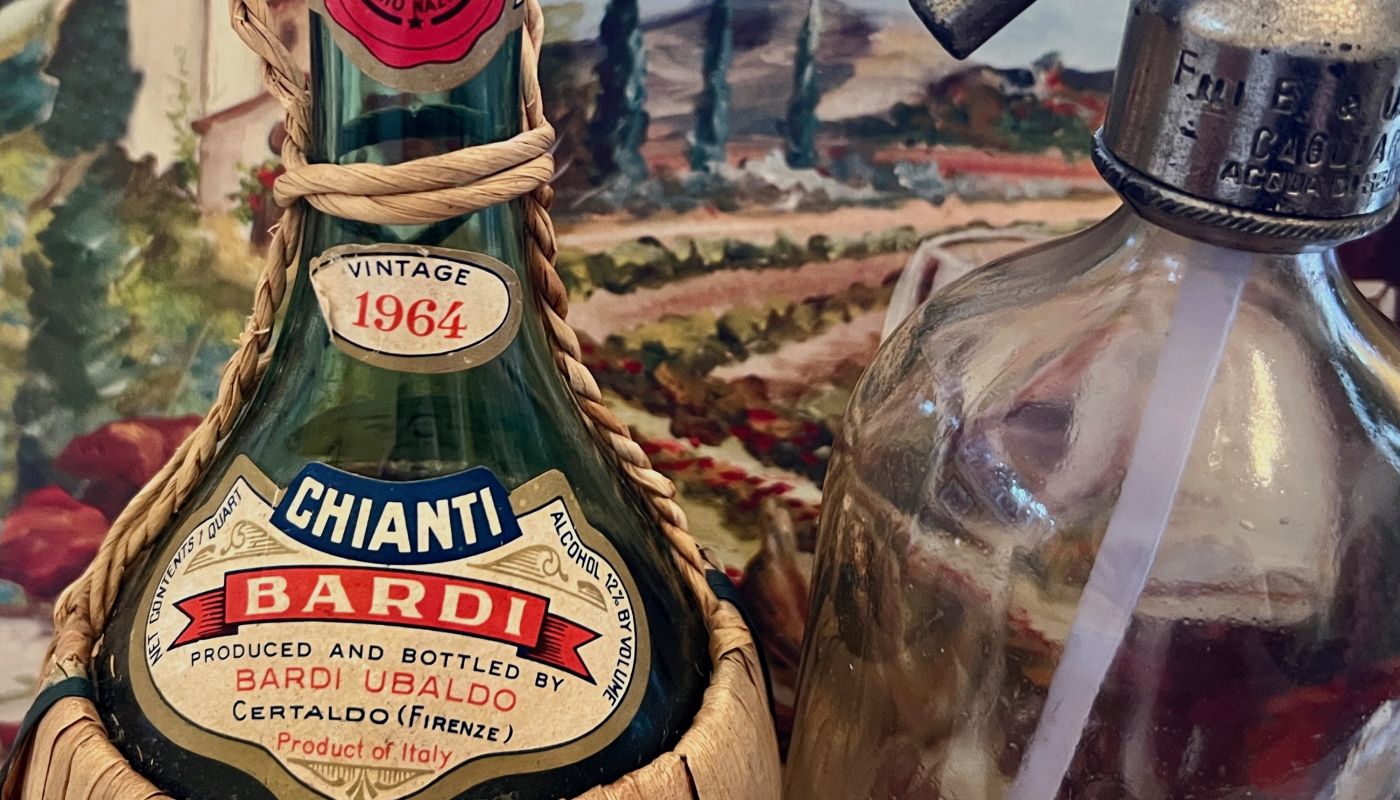 Photograph of the Chianti bottle