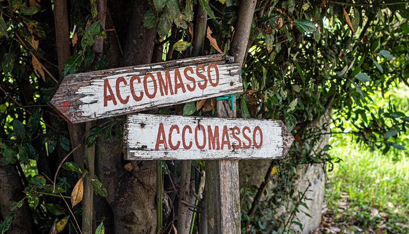 Acomasso sign in Barolo vineyard