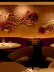 Bonheur restaurant interior