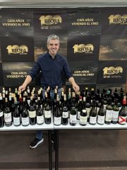 Ferran with many bottles of Rioja tasted at the Consejo Regulador