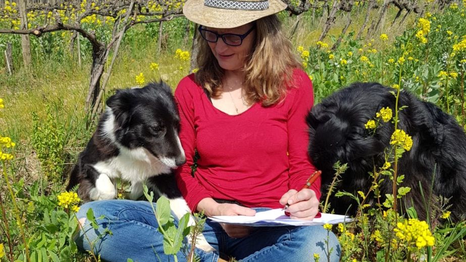 Katia Nussbaum and dogs in vineyard