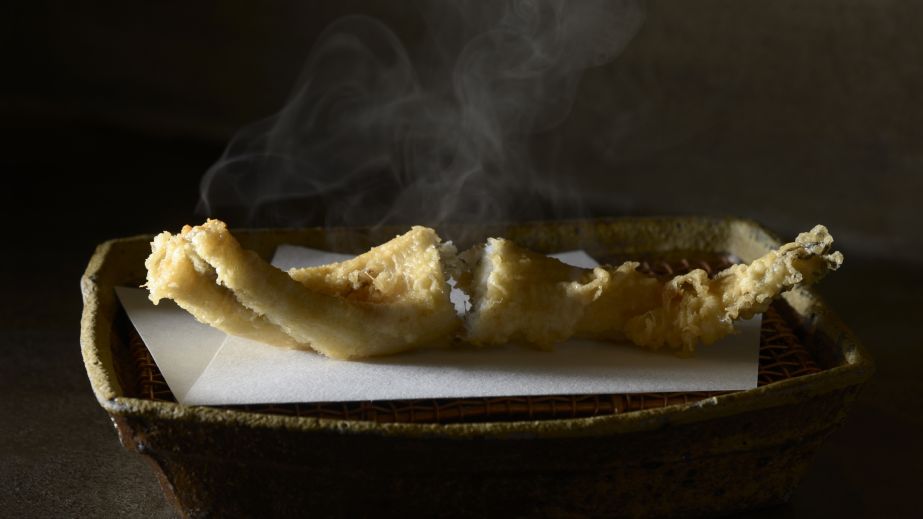 Steaming freshly cooked tempura at Mikawa in Tokyo
