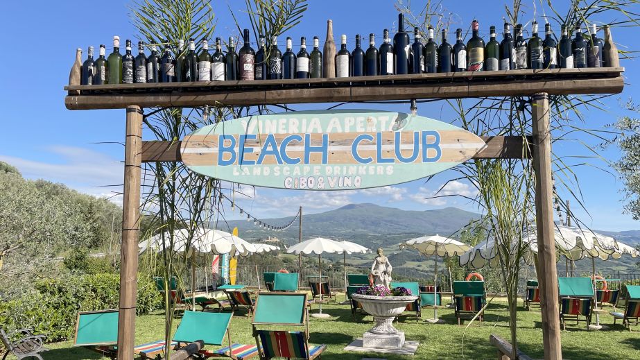 Vineria Aperta Beach Club entrance