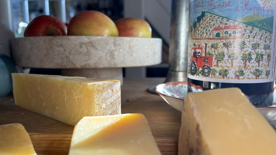 cheddars, apples and fruity red wine