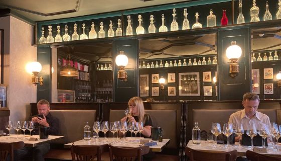 Blind tasting of champagne and English sparkling wine at Noble Rot Soho, September 2020