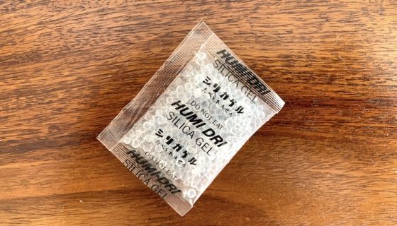 A packet of silica gel