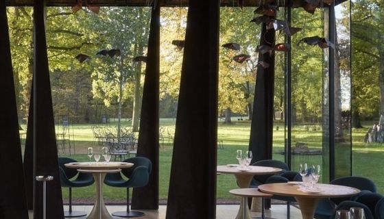 Troisgros with garden outside