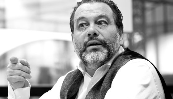 Michel Chapoutier pointing finger making a point