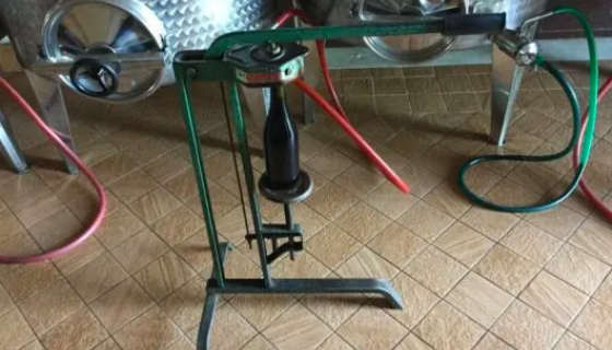 "The corker" Credit Fratelli Vogadori Winery