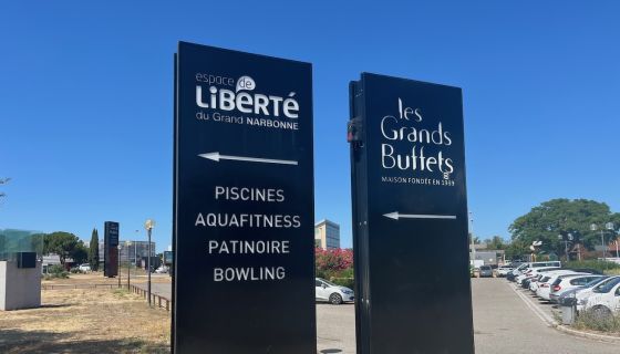 Entrance to Les Grands Buffets