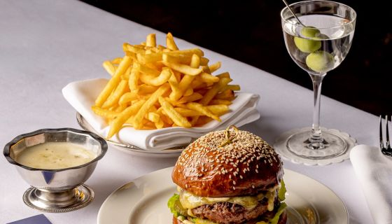 One Club Row cheeseburger by Justin De Souza