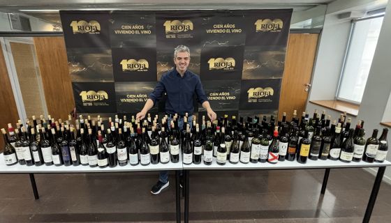 Ferran with many bottles of Rioja tasted at the Consejo Regulador