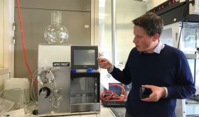 Axel Marchal in the ISVV lab