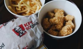 Fried chicken by Aleks Dorohovich - unsplash