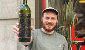 WWC21 Kopman L - Lewis Kopman with Golden Cluster Semillon