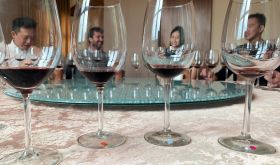 Long Dai tasting with four glasses