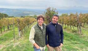 Ugo Fabbri and Sebastian Nasello in the vineyard at Bakkanali