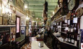 Las Teresas with hams