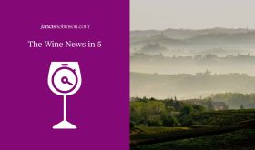 Wine News in 5 logo and Asti vineyard shrouded in fog photo