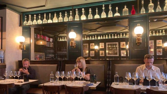 Blind tasting of champagne and English sparkling wine at Noble Rot Soho, September 2020