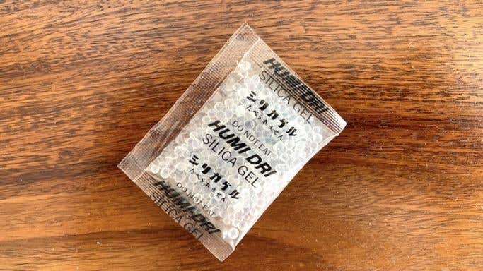 A packet of silica gel