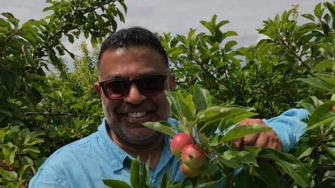 Vernon Mascarenhas with apples