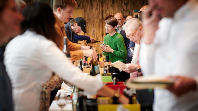 Tasters gathers at the Signature Wine Show pre-Prowein