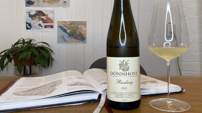 Dönnhoff Riesling 2020 bottle and wine glass