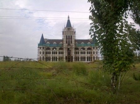 Château St Louis Ding under construction in Ningxia