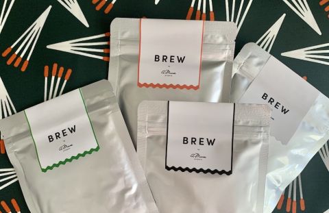 Sachets of wine-flavoured tea