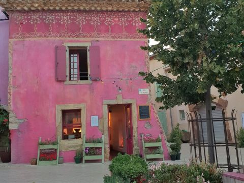 The pink reception of Village Castigno