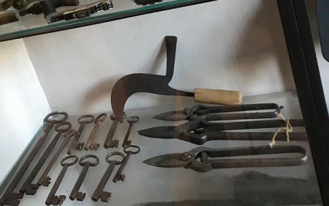 I Vigneri - old vineyard and cellar tools